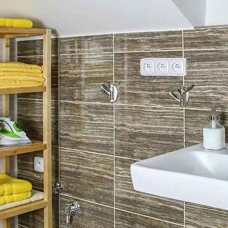 Apartman Stunning In W Wifi And 1 Bedrooms *